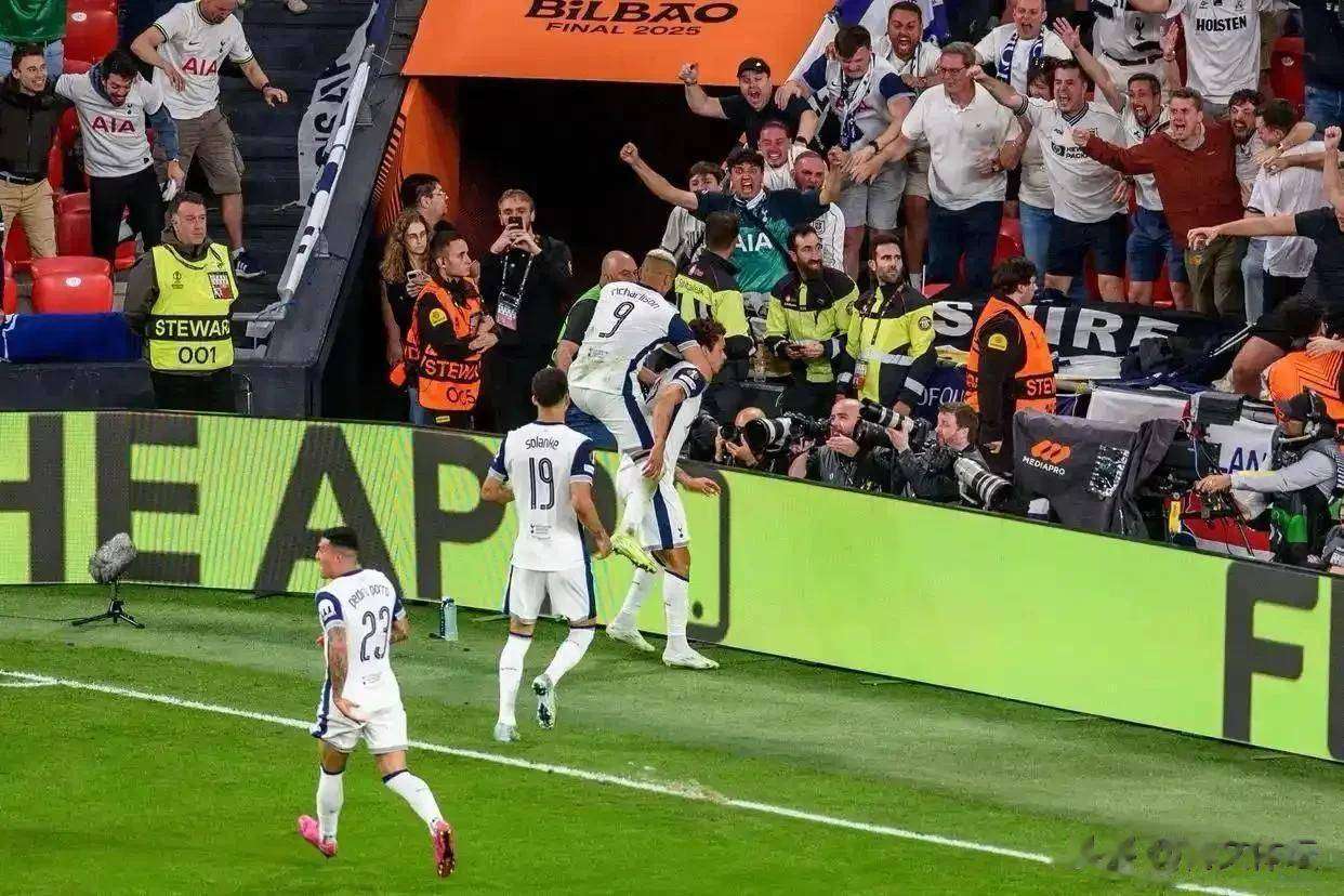 利物浦绝杀巴黎圣日耳曼，迪玛利亚梅开二度欧联杯