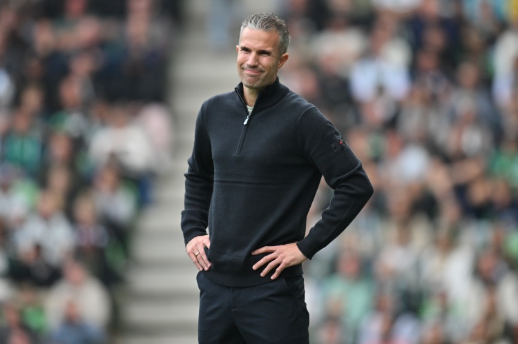 瑞典碾压曼联，范佩西制霸全场的简单介绍