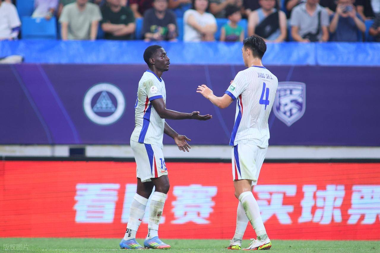 富力客场不敌申花，状态低迷难以挽回的简单介绍