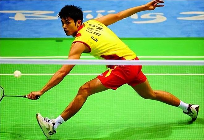 中国羽毛球队横扫丹麦羽毛球队，林丹送出助攻