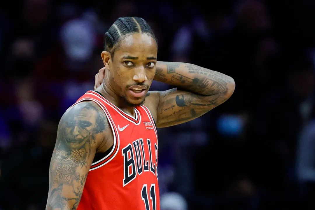 猛龙鏖战热火，德罗赞高光表现